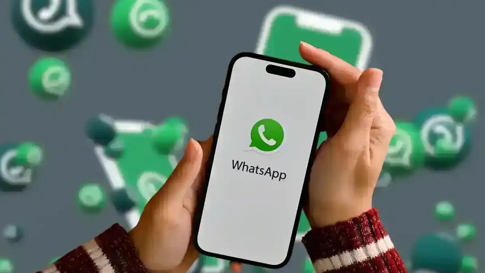 स्मार्टफोन पर खुला WhatsApp।