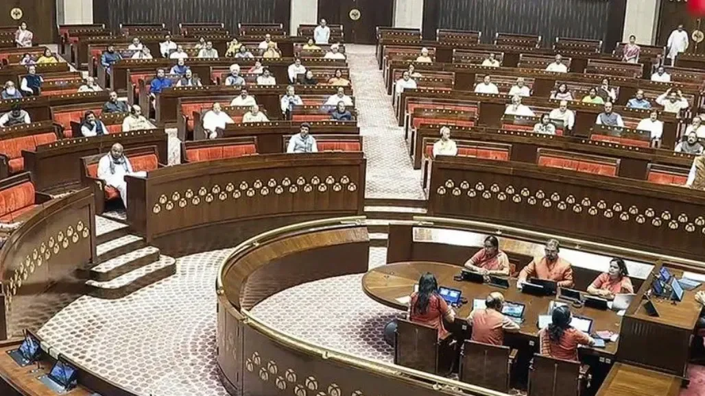 नई दिल्ली के संसद भवन में राज्यसभा का सदन