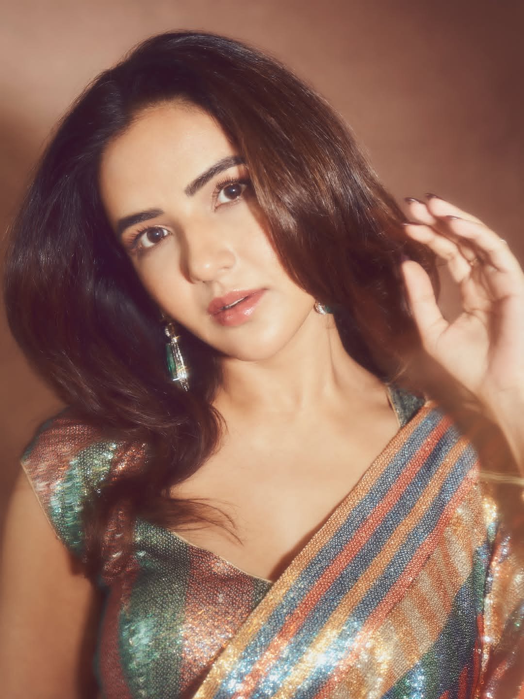 The Magic of Jasmin Bhasin's Delicacy in a Satrangi Saree