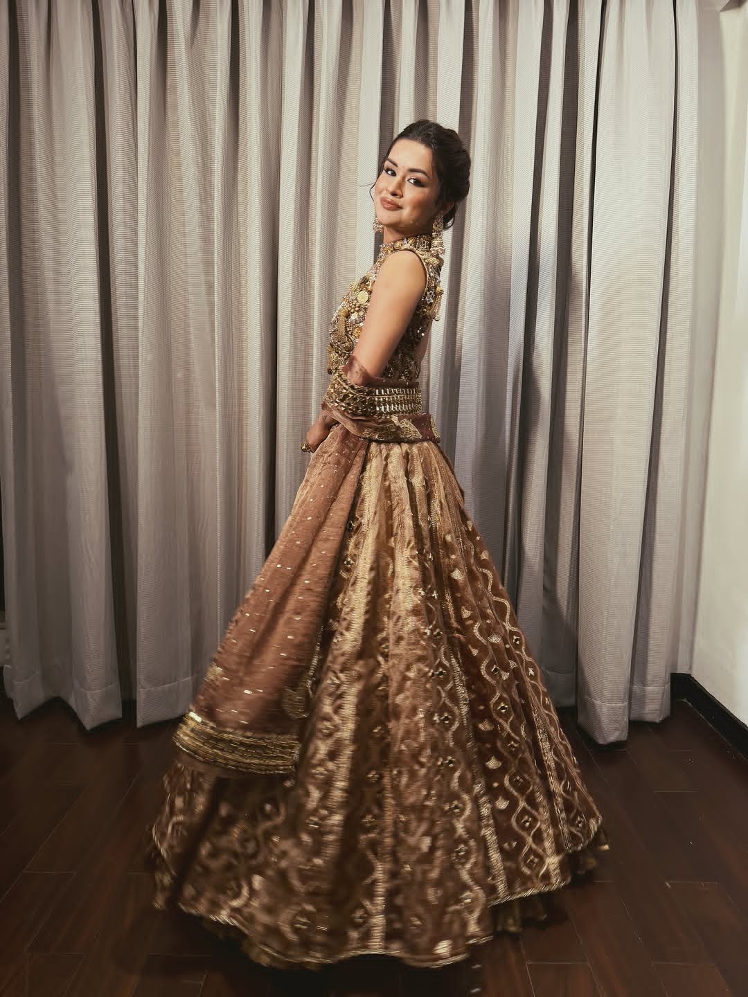 Avneet Kaur's royal look in brown-golden lehenga